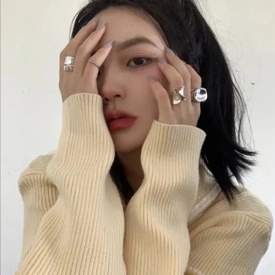 穿黄靴子的女孩